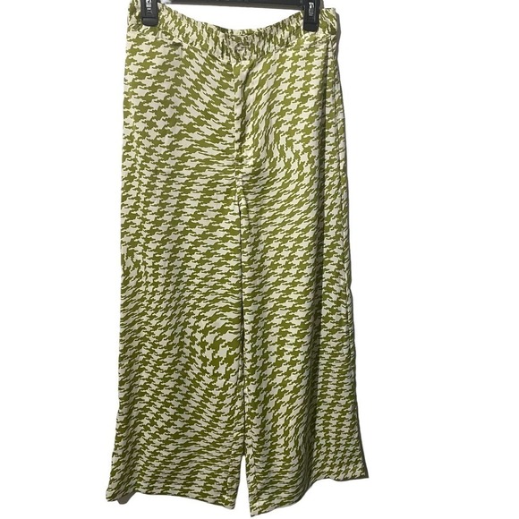 NWT Urban Outfitters Green & White Satin Olympia Print Crop Pants - Picture 4 of 15